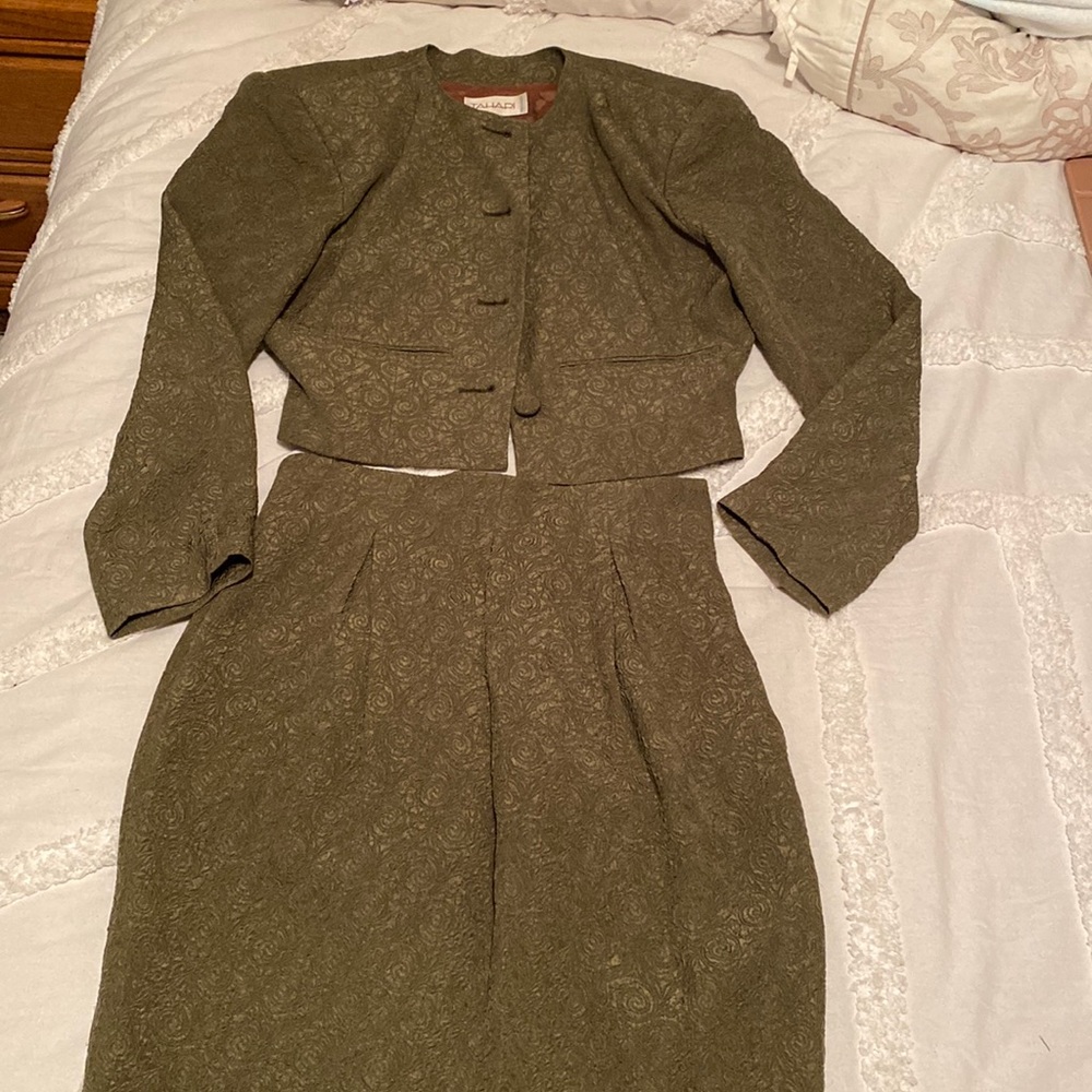 Tahari 100% silk